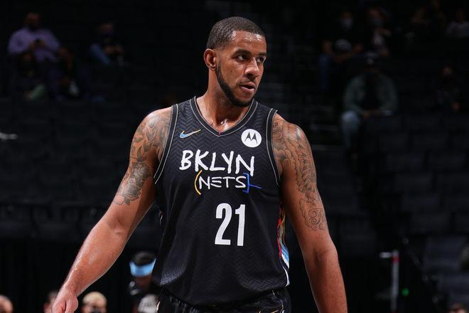 他在球场上 他在球场上