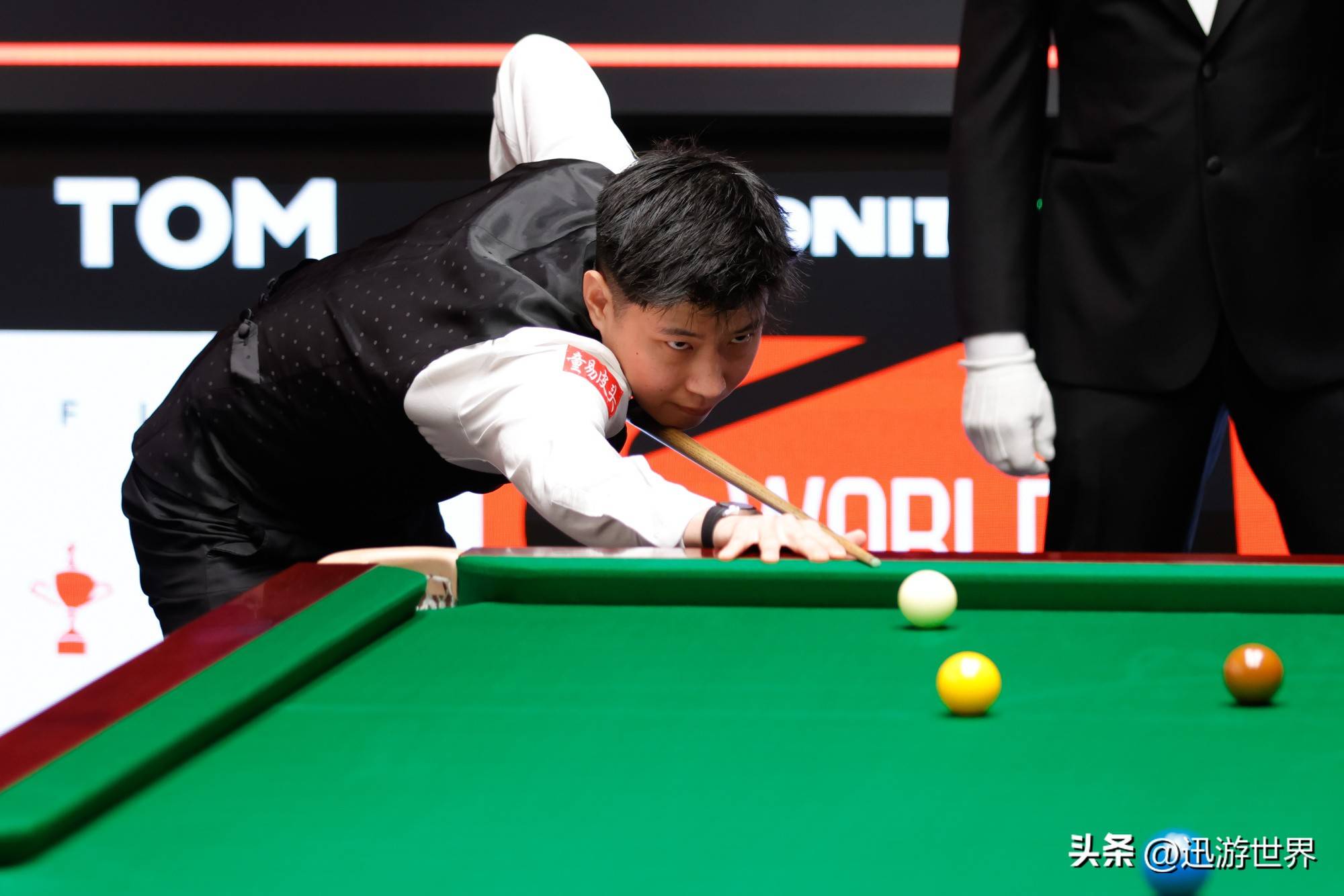 与赛事的成 与赛事的成